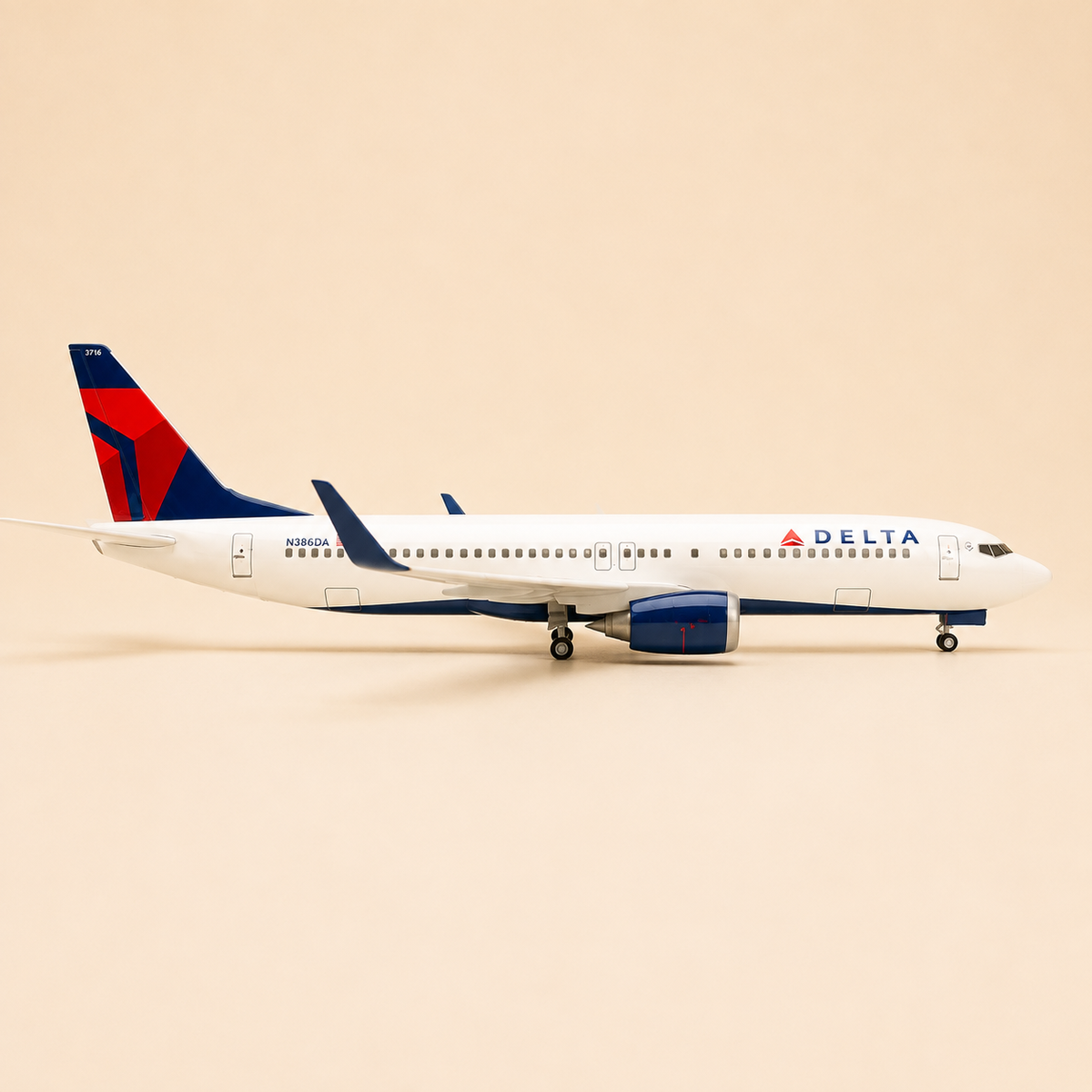Boeing 737-800 Delta Air Lines – Scale 1:80 – 47 cm / 18.5 in – LED Lights