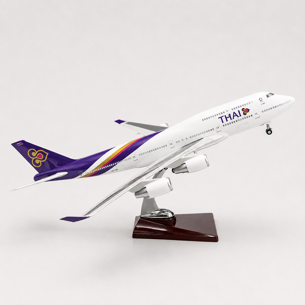 Thai Airways Boeing 747 1:150 Scale Resin Airplane Model – 47 cm / 18.5 in
