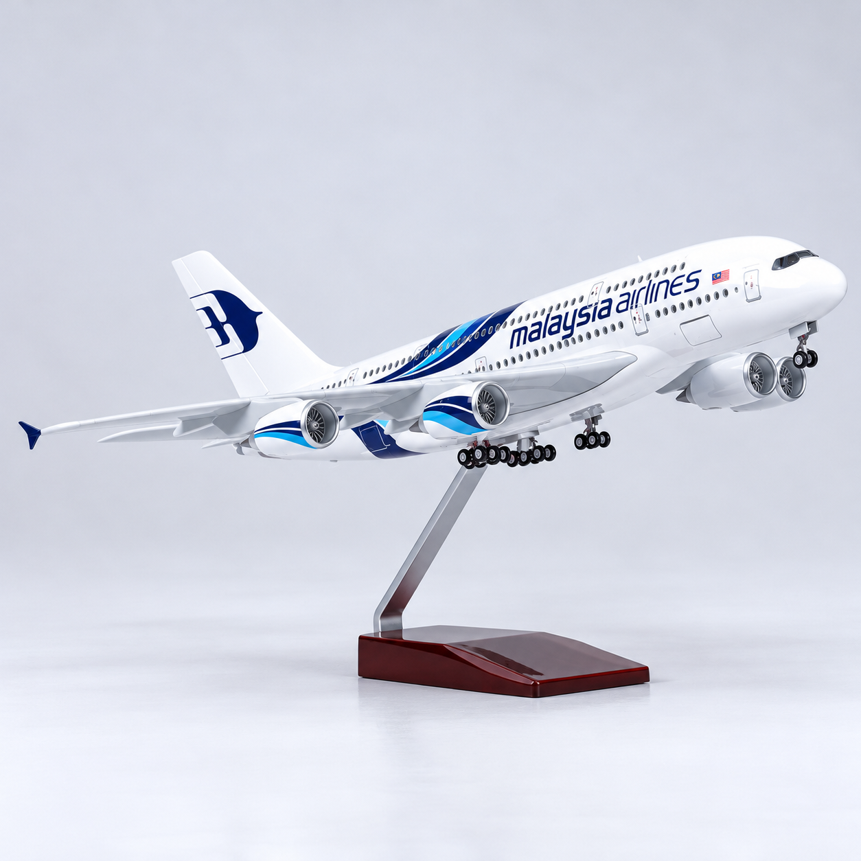 Malaysia Airlines Airbus A380-800 1:160 Scale Sound-Activated LED Aircraft Model