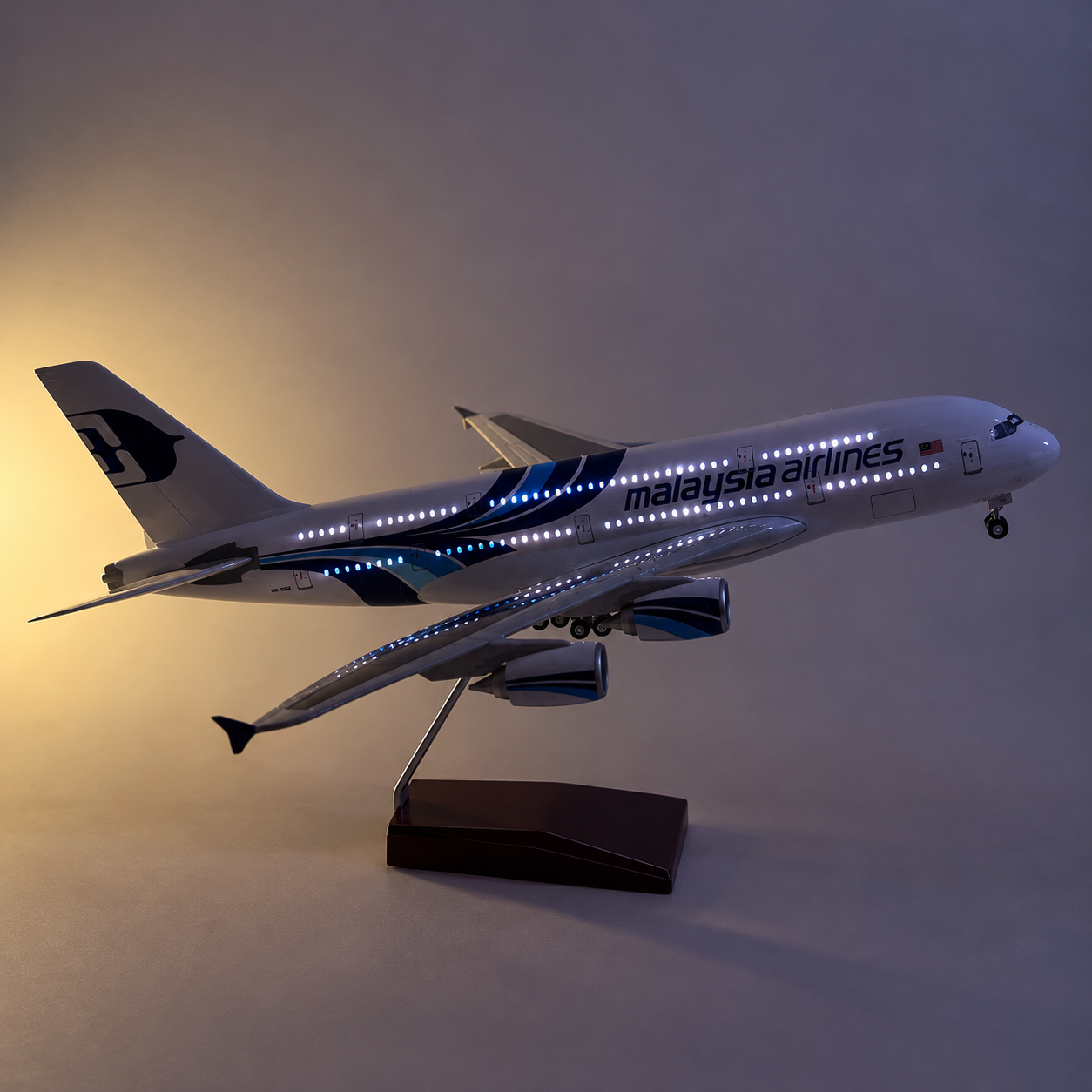 Malaysia Airlines Airbus A380-800 1:160 Scale Sound-Activated LED Aircraft Model