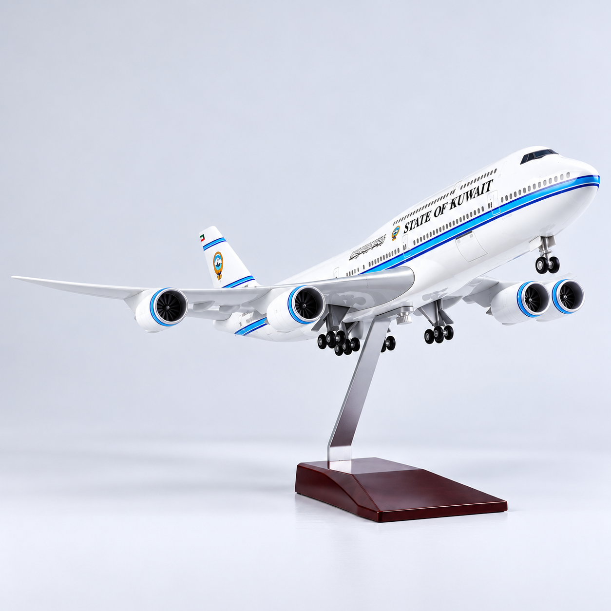 State of Kuwait Boeing 747-8 1:160 LED Model | 47cm