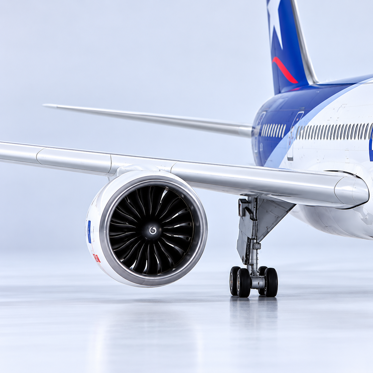 LAN Airlines Boeing 787-8 CC-BBE 1:130 Scale Aircraft Model