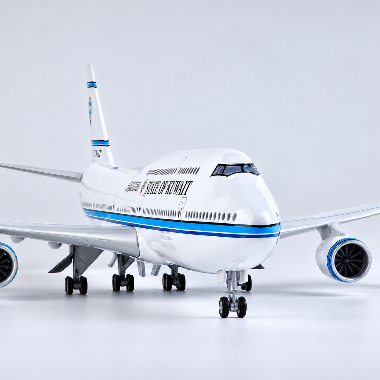 State of Kuwait Boeing 747-8 1:160 LED Model | 47cm
