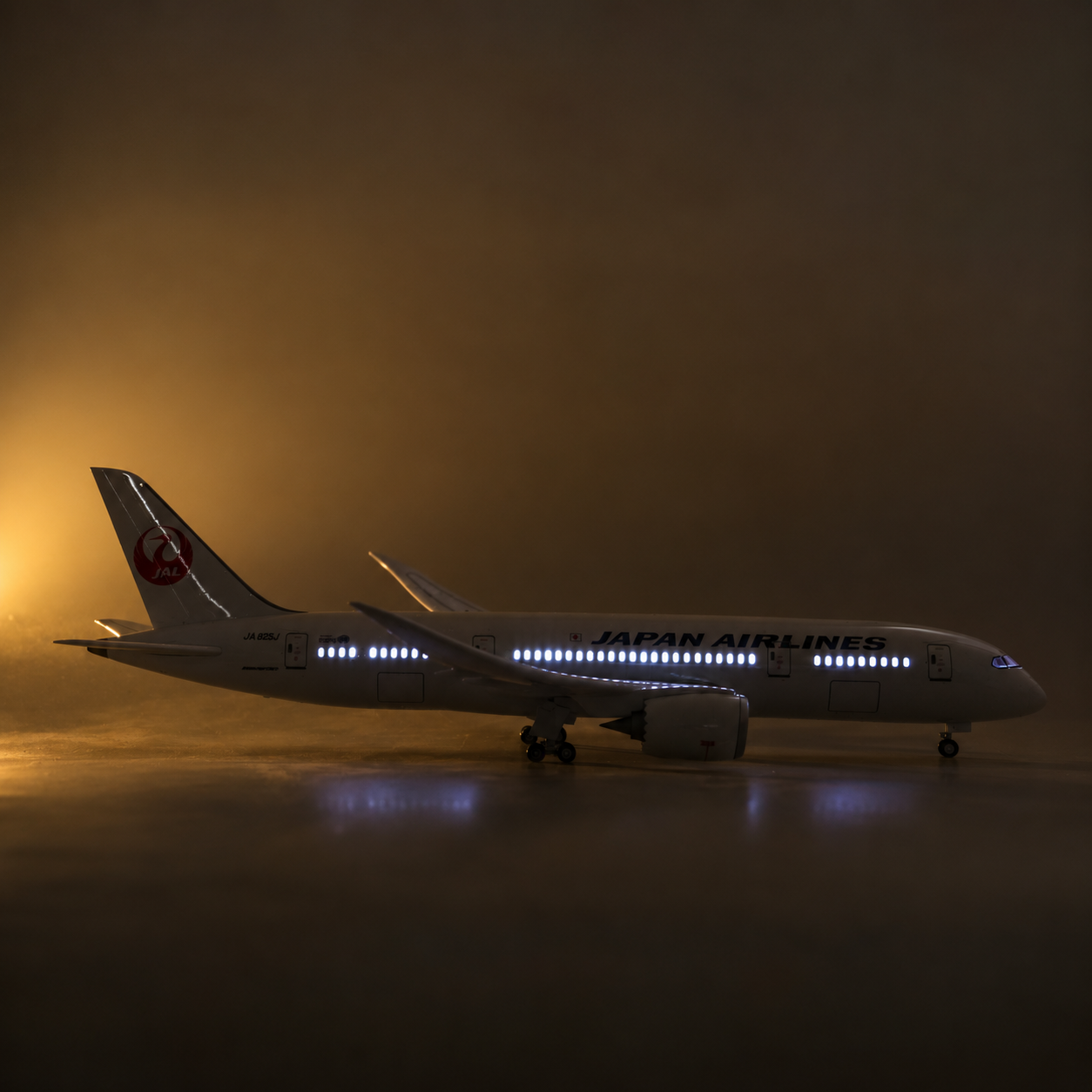 Japan Airlines Boeing 787 1:130 Scale LED Aircraft Model