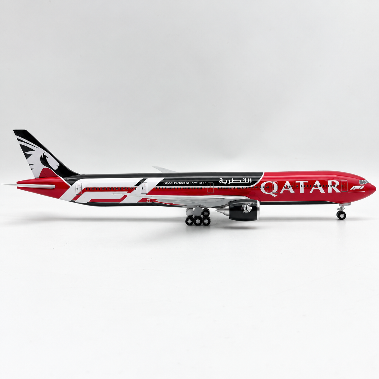 Qatar Airways Boeing 777-300ER F1 Model 1:250 – 30cm