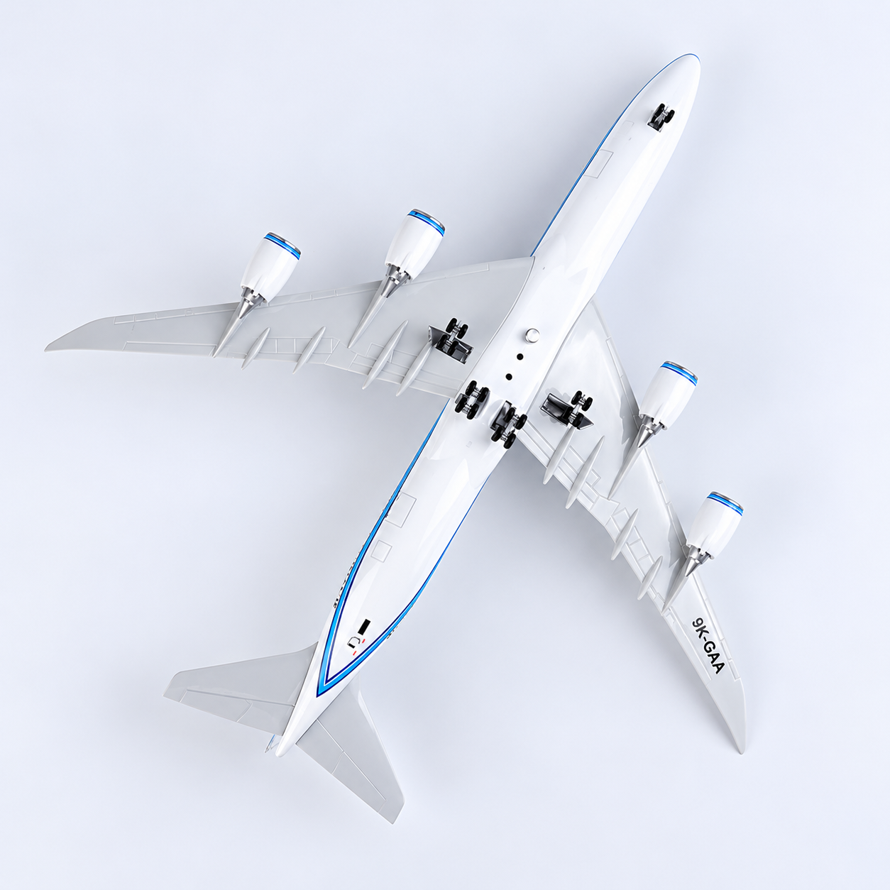 State of Kuwait Boeing 747-8 1:160 LED Model | 47cm