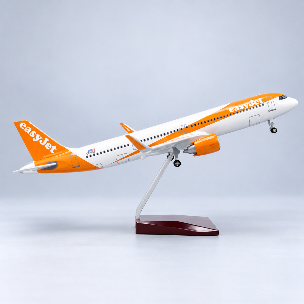 easyJet Airbus A321neo 1:100 Scale LED Aircraft Model