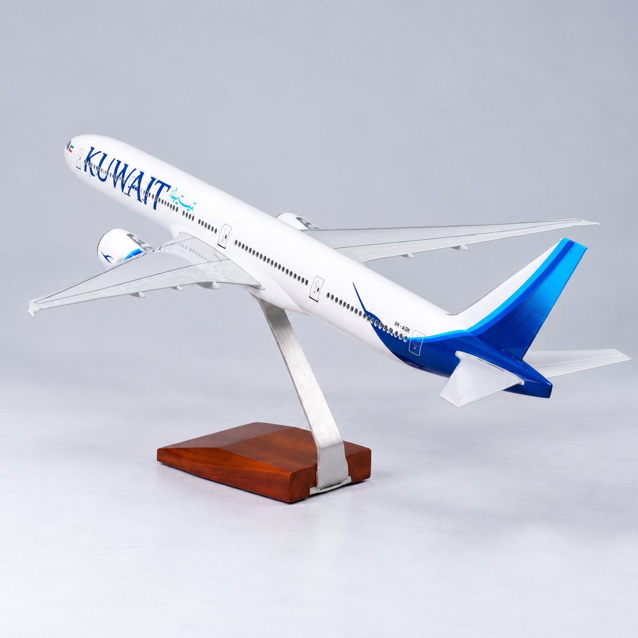 Kuwait Airways Boeing 777-300ER 1:157 Model | 47cm