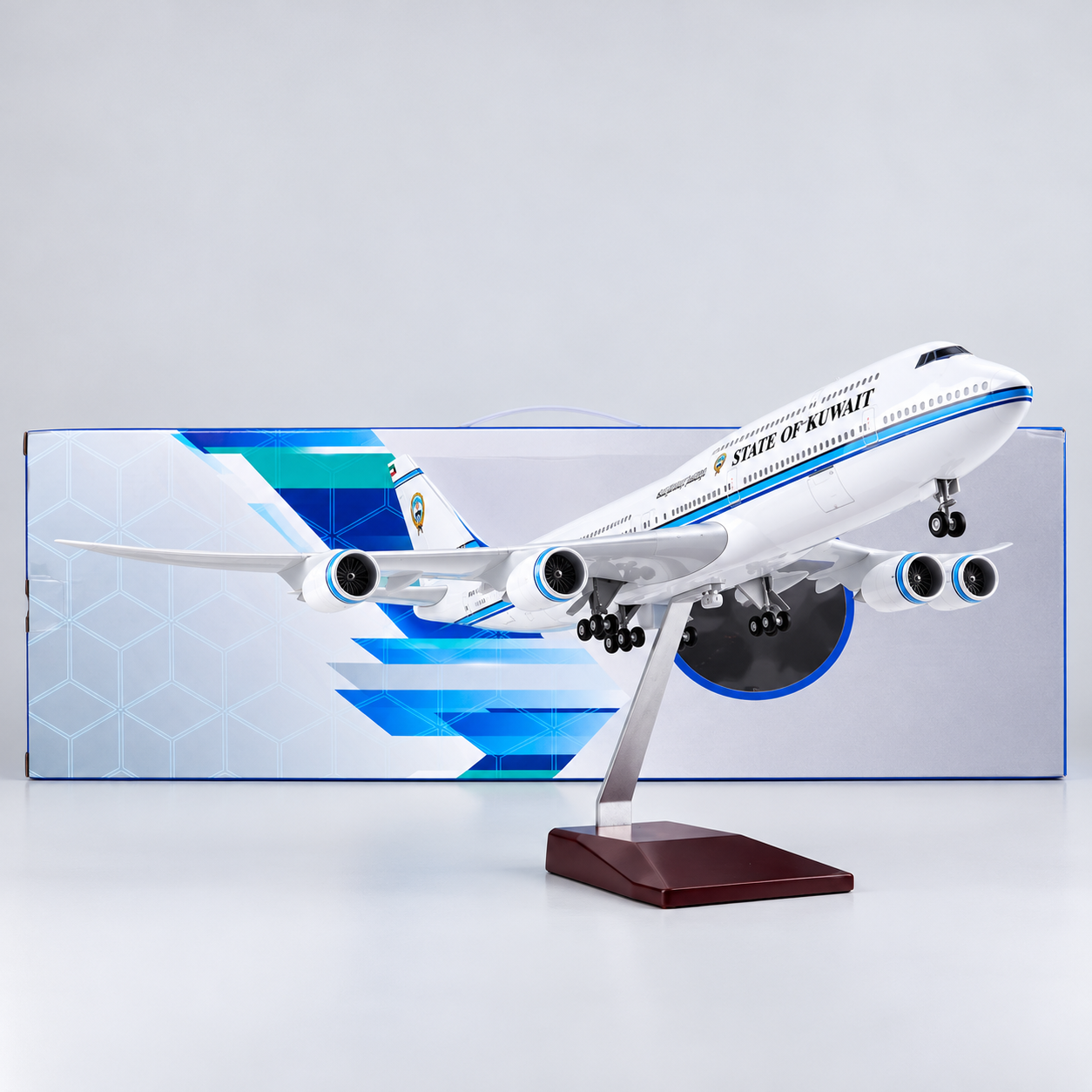 State of Kuwait Boeing 747-8 1:160 LED Model | 47cm
