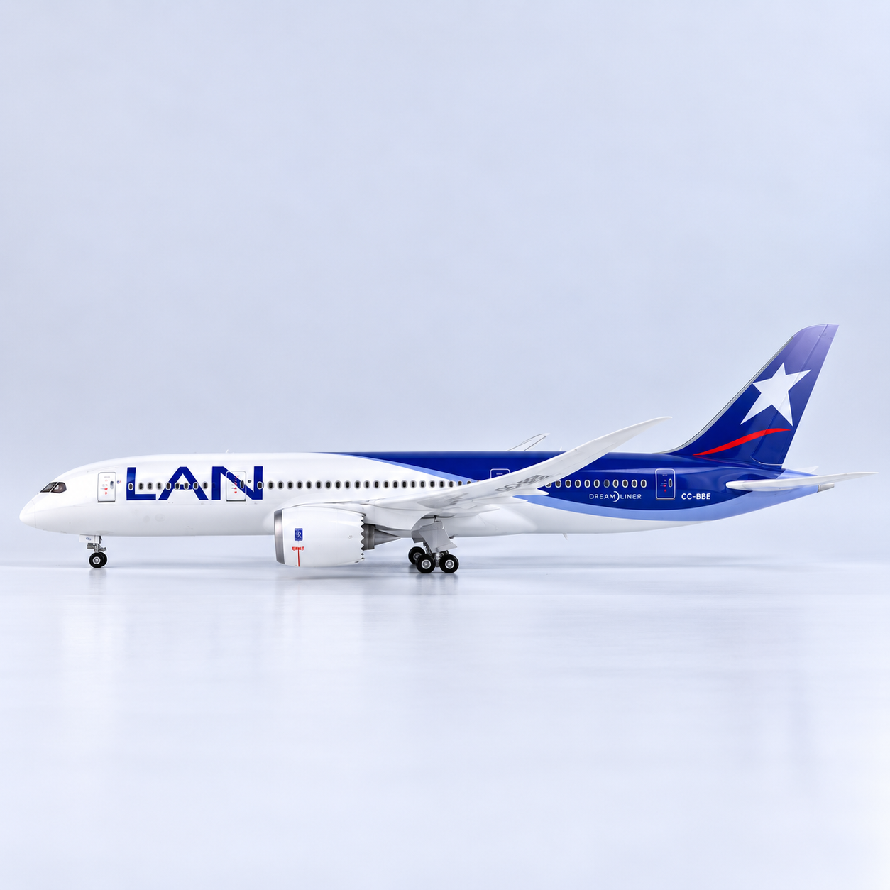 LAN Airlines Boeing 787-8 CC-BBE 1:130 Scale Aircraft Model