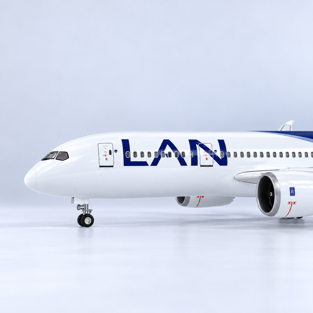 LAN Airlines Boeing 787-8 CC-BBE 1:130 Scale Aircraft Model