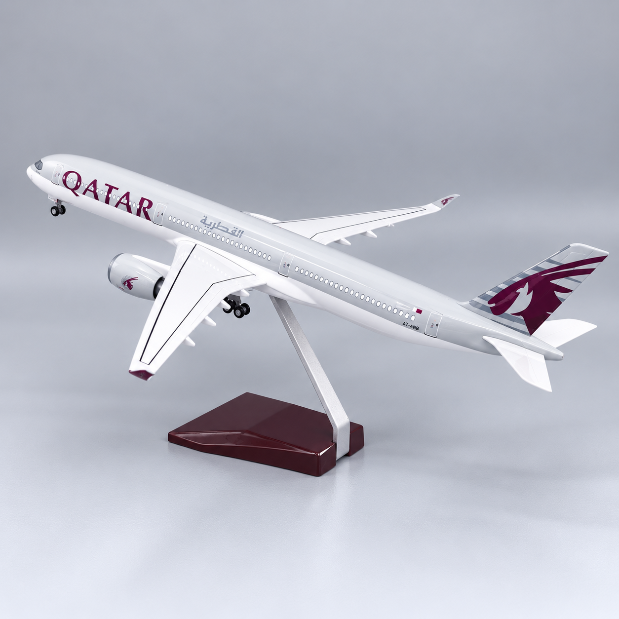 Qatar Airways Airbus A350-900 1:157 Scale LED Aircraft Model