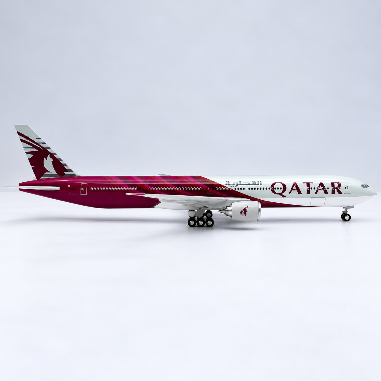 Qatar Airways Boeing 777-300ER 1:250 Resin Model – 30cm