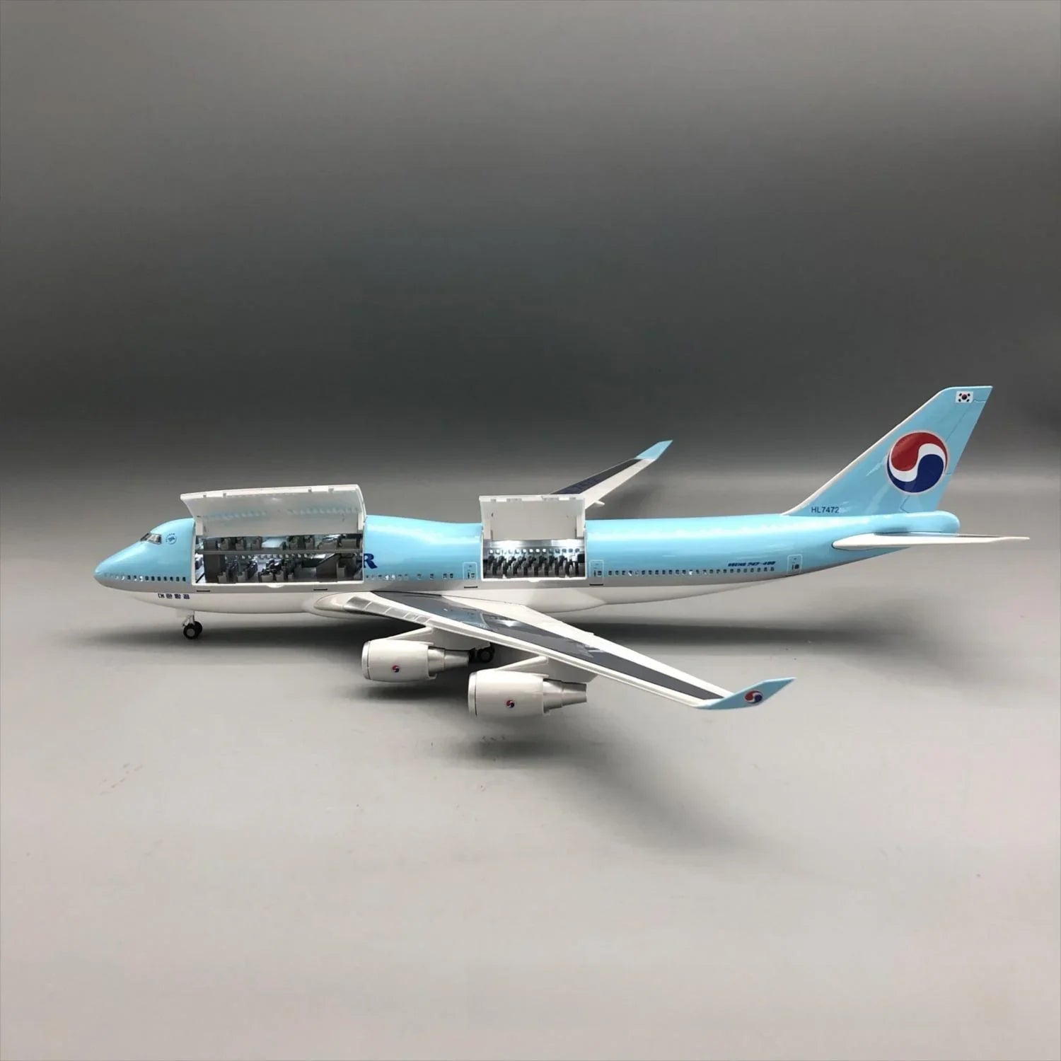 Korean Air Boeing 747-400 1:150 – 47 cm / 18.5 in – Opening Cabin Interior & LED Lights